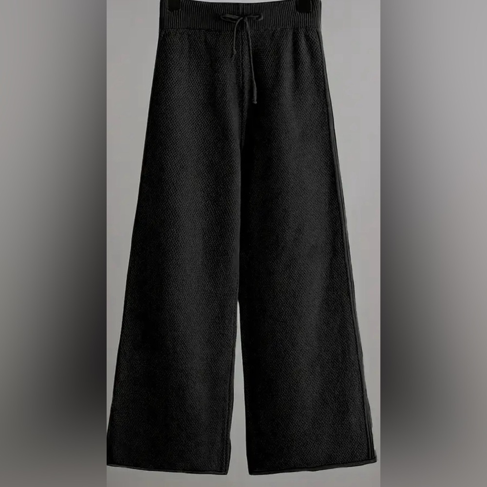 Classic Black Knit Sweater & Wide-Leg Pants Set - Picture 2 of 2